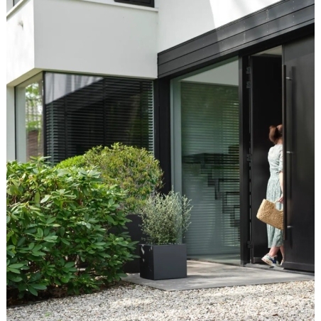 Maceta cubo de 40cm negro - Suinplas