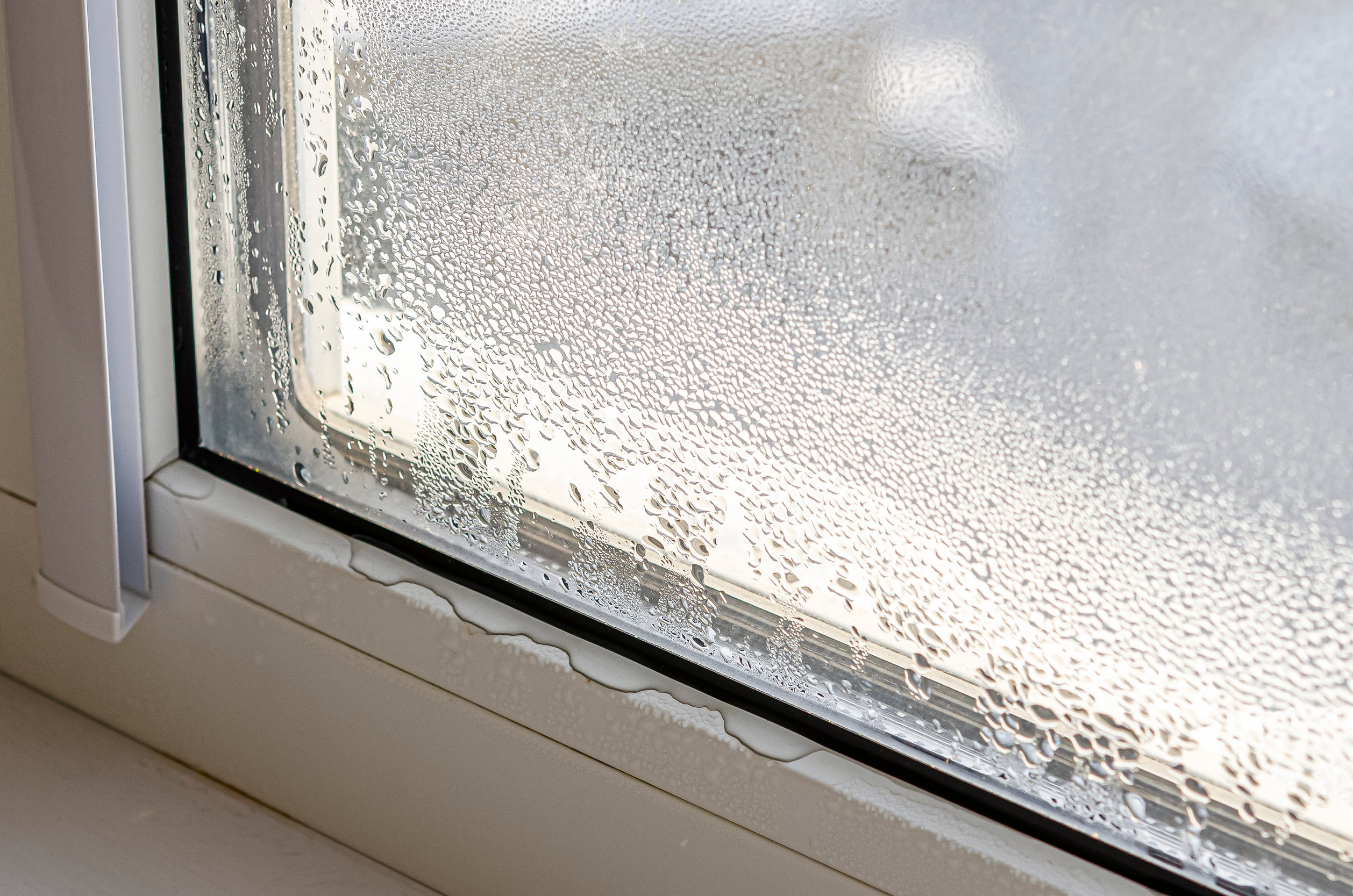 Cómo sellar ventanas para evitar fugas de aire?